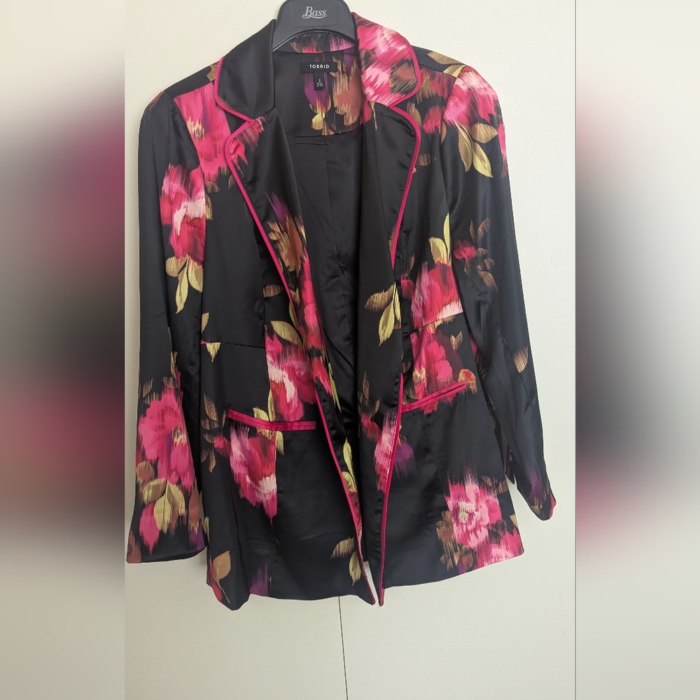 Torrid Size 2 Elegant Black Floral Blazer with Pink and Gold Highlights